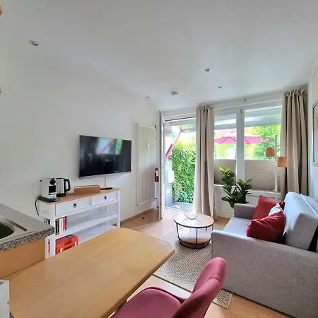 Charysma - Rosso-suite, Warmes & Stilvolles Design, Terrasse, Parkplatz * Hamelin