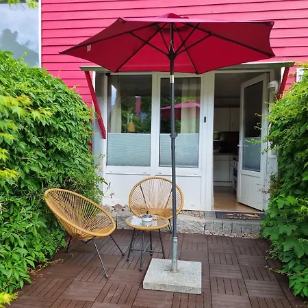 Charysma - Rosso-Suite, Warmes & Stilvolles Design, Terrasse, Parkplatz 公寓
